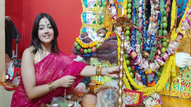 সুবর্ণ জয়ন্তী বর্ষে  প্রতিমার আবরণ উন্মোচন করলেন, জি বাংলা 