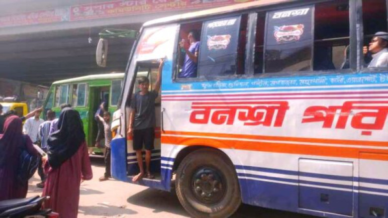 গাজীপুর টঙ্গীতে প্রভাতী বাসে আটকা পড়ে পরীক্ষায় ৩০ মিনিট দে