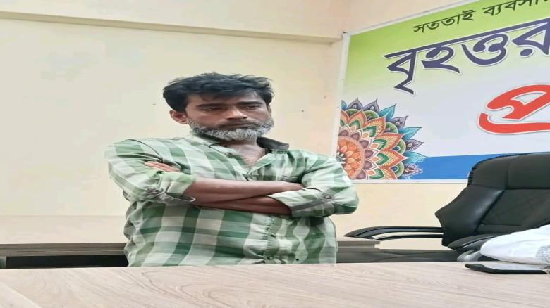 সাভারে খামার থেকে মুরগি চুরি, হাতেনাতে ধরা পড়ল জাবেদ মিয়া...