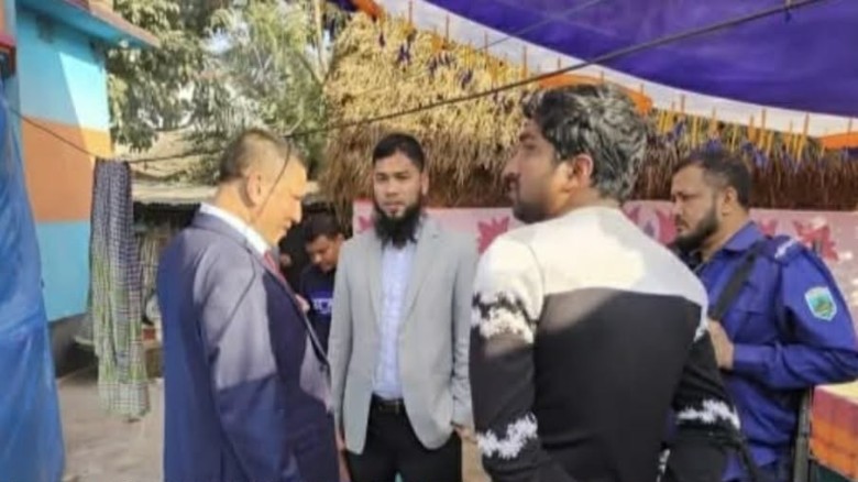 ভোলাহাটে নির্বাচনী আচরণবিধি লঙ্ঘন: সরকারি কর্মচারীকে ২০ হাজার টাকা জরিমানা...